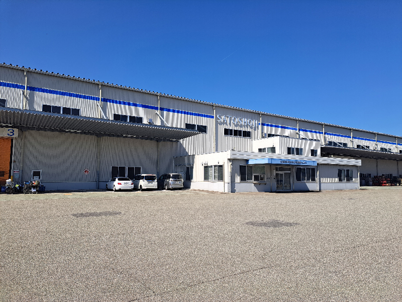 「現業部門スタッフ<br />
鋼材入出荷、切断機操作(クレーン作業中心)<br />
荷造、検品、梱包作業 ※適性により配属」のイメージ